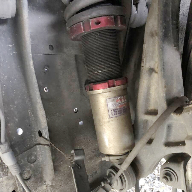 Coilover installed HR34 SKYLINE 4-DOOR.