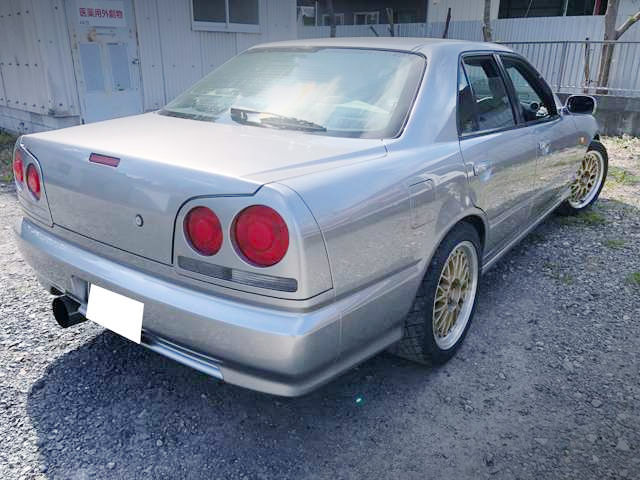 Rear exterior of HR34 SKYLINE 4-DOOR.