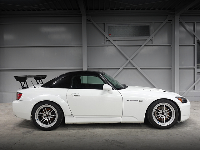 Right-Side exterior of AP1 HONDA S2000.