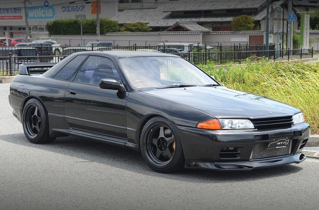Front exterior of R32 SKYLINE GT-R.