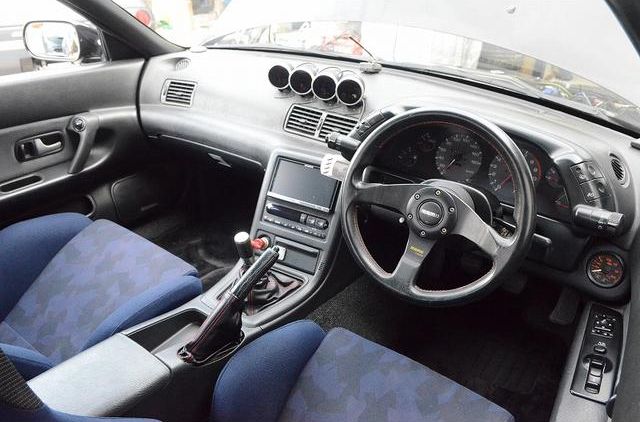 Dashboard of R32 SKYLINE GT-R.