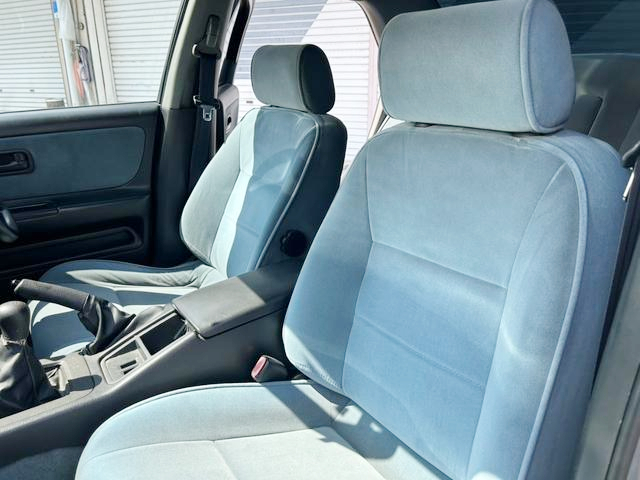 Seats of R33 SKYLINE 4-DOOR GTS.