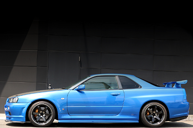 Side exterior of R34 SKYLINE GT-R V-SPEC.