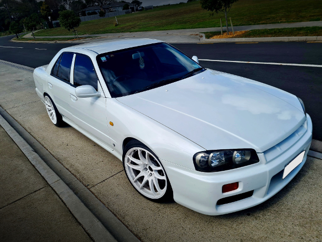Front exterior of R34 SKYLINE 4-DOOR GT.