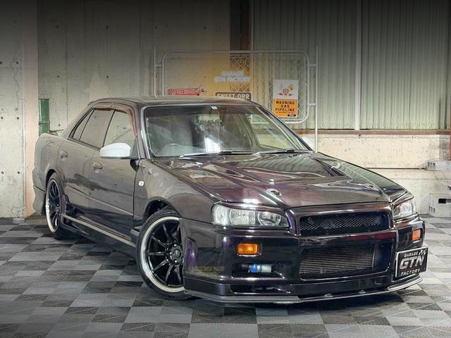 Front exterior of GT-R faced R34 SKYLINE 4-DOOR GT.