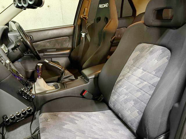 Seats of GT-R faced R34 SKYLINE 4-DOOR GT.