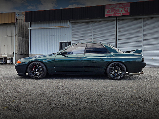 Side exterior of GT-R style WIDEBODY R32 SKYLINE 4-DOOR.