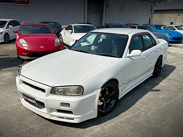 Front exterior of R34 SKYLINE 4-DOOR.