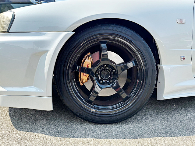 Brembo Caliper installed R34 SKYLINE 4-DOOR.