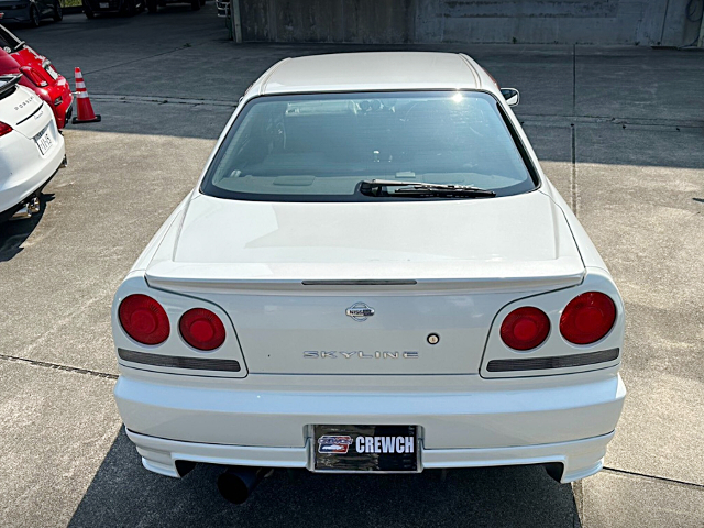 Rear exterior of R34 SKYLINE 4-DOOR.