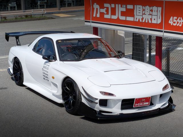 Front exterior of R-MAGIC WIDEBODY FD3S RX-7.