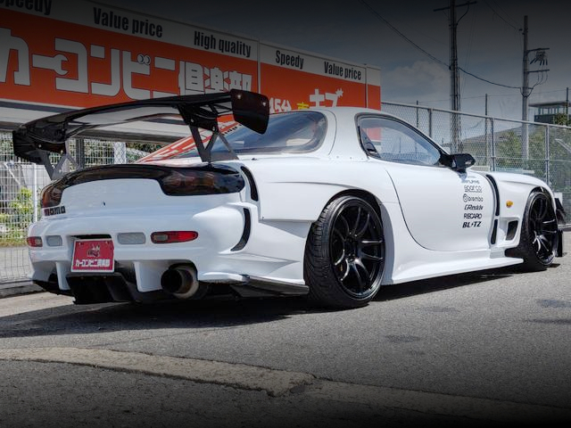 Rear exterior of R-MAGIC WIDEBODY FD3S RX-7.
