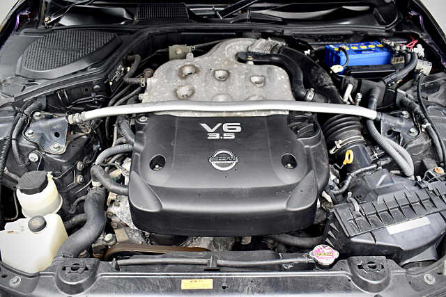 VQ35DE 3500cc V6 engine.