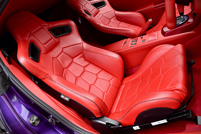 Seats of TOYOTA 86 face and WIDEBODY modified Z33 FAIRLADY Z.