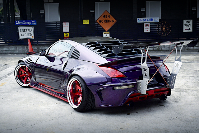 Rear exterior of TOYOTA 86 face and WIDEBODY modified Z33 FAIRLADY Z.