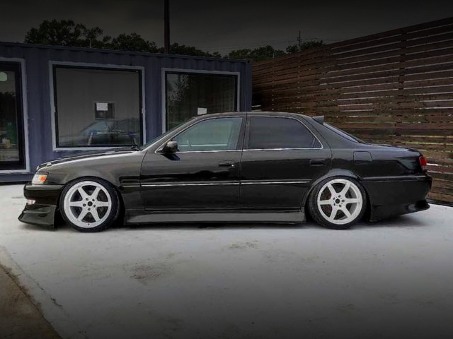 Side exterior of JZX100 CRESTA ROULANT G.