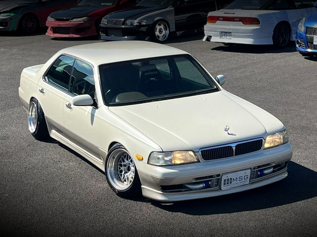 Front exterior of C34 NISSAN LAUREL.