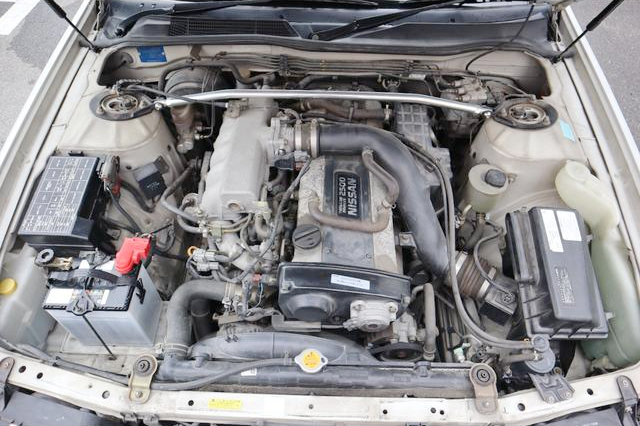RB25DE 2500cc engine of C34 LAUREL 25 MEDALIST CELLENCIA.