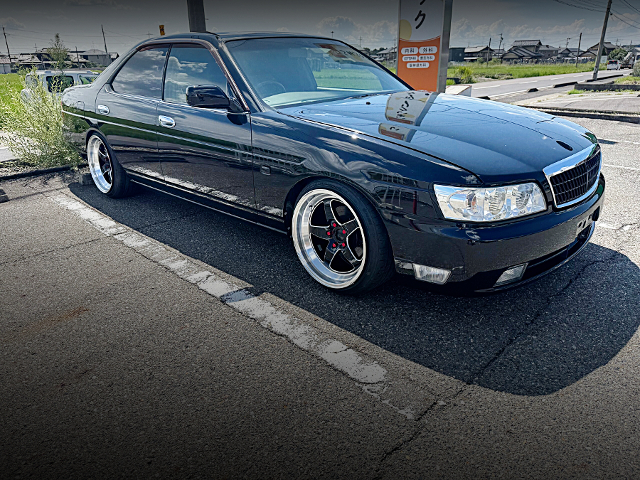 Front exterior of C35 NISSAN LAUREL.
