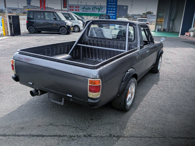 Rear exterior of HAKOSUKA faced SUNNY TRUCK.