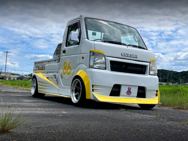 Front exterior of HELLO SPECIAL WIDEBODY DA63T SUZUKI CARRY TRUCK KU.