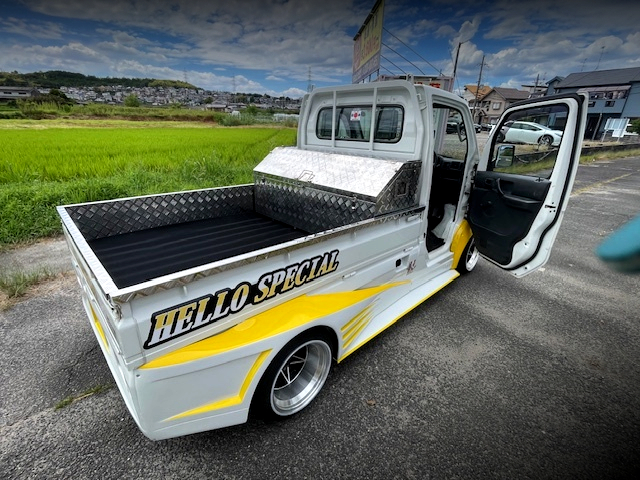 Rear exterior of HELLO SPECIAL WIDEBODY DA63T SUZUKI CARRY TRUCK KU.