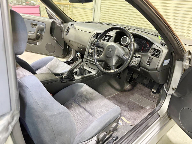 Dashboard of ECR33 SKYLINE 2-DOOR GTS25t TYPE-M.