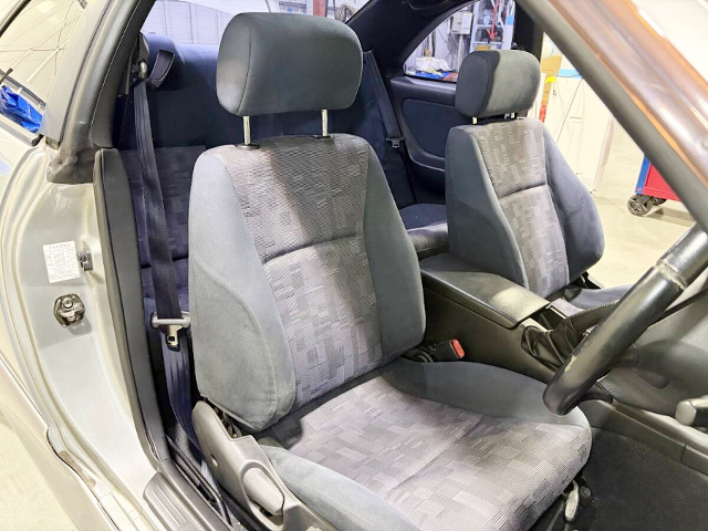 Front seats of ECR33 SKYLINE 2-DOOR GTS25t TYPE-M.