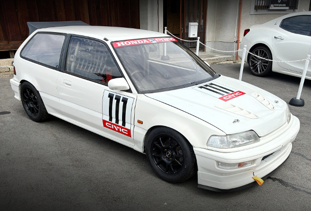 Front exterior of EF2 GRAND CIVIC.