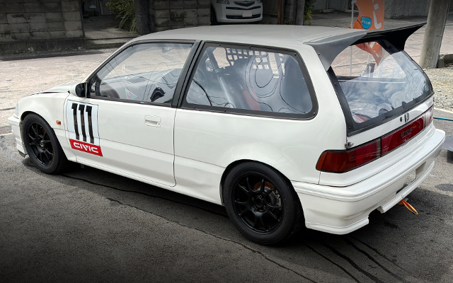 Rear exterior of EF2 GRAND CIVIC.