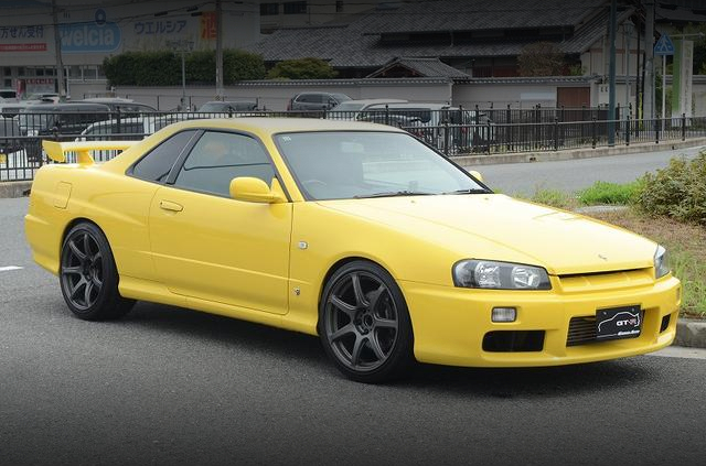 Front exterior of 434PS ER34 SKYLINE 2-DOOR 25GT TURBO.