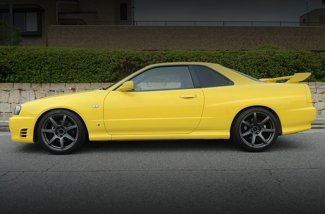 Side exterior of 434PS ER34 SKYLINE 2-DOOR 25GT TURBO.