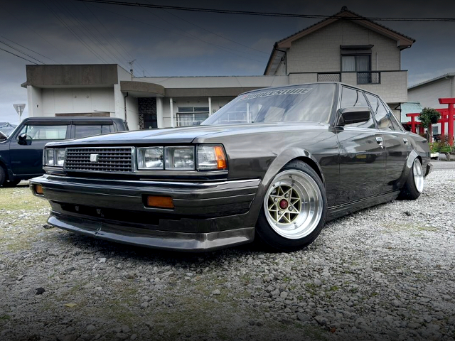 Front exterior of GX71 TOYOTA CRESTA.