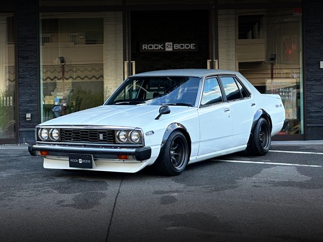 Front exterior of HGC211 SKYLINE 4-DOOR GT-EX.