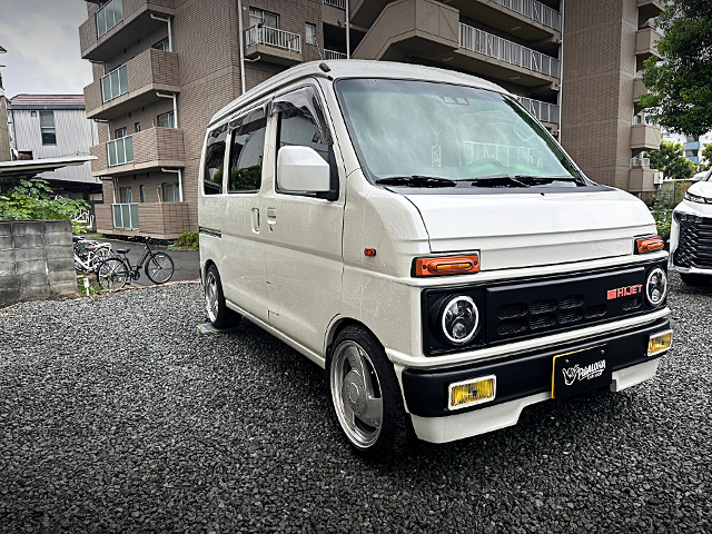 Front exterior of 10th Gen HIJET CARGO CRUISE TURBO SA III.