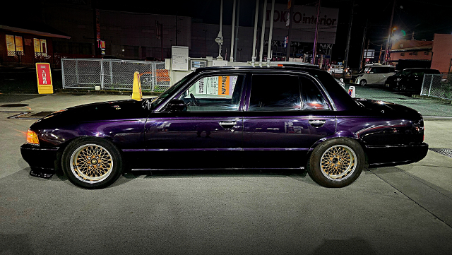 Side exterior of HK30 NISSAN CREW.