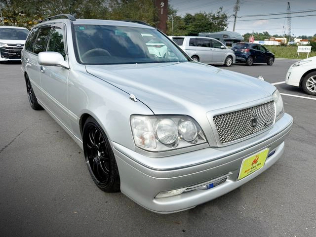 Front exterior of JZS171W CROWN ESTATE ATHLETE V.