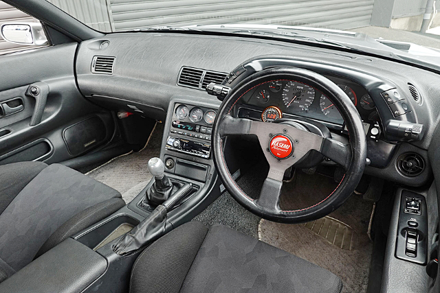 Dashboard of BNR32 SKYLINE GT-R.