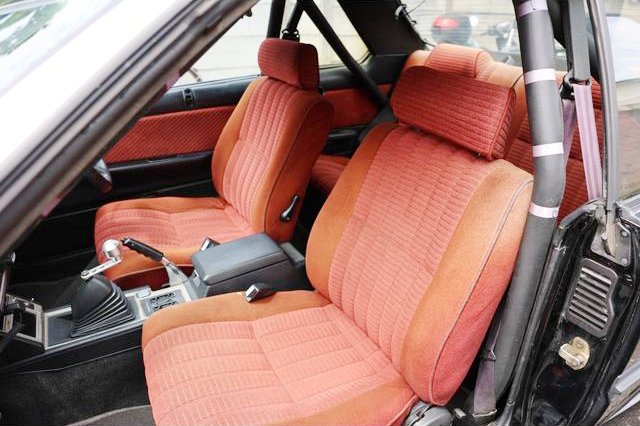 Seats of HR30 SKYLINE 2-DOOR.