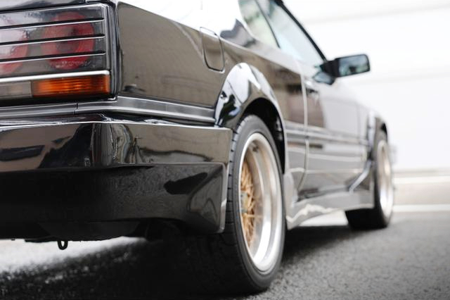 Rear-Side exterior of HR30 SKYLINE 2-DOOR.