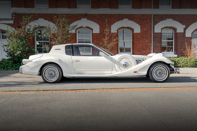 Side exterior of S13 SILVIA based Mitsuoka Le-Seyde.