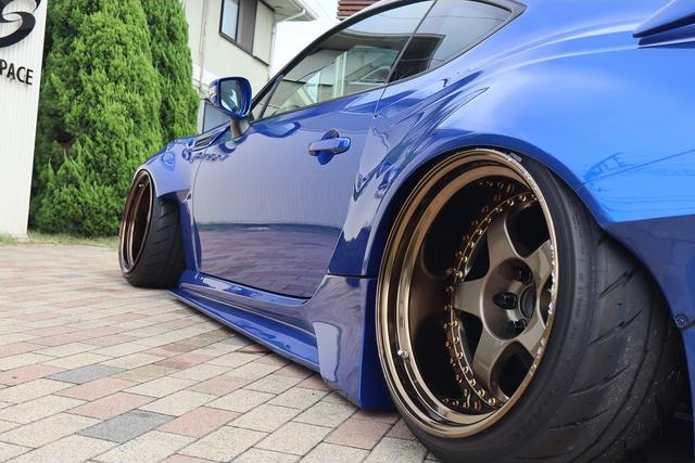 Side exterior of AIMGAIN WIDEBODY ZC6 BRZ R.