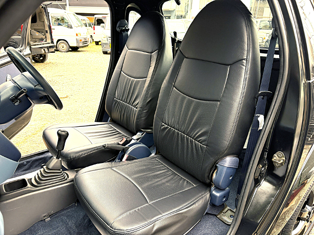 Seats of SUZUKI TWIN GASOLINE V.