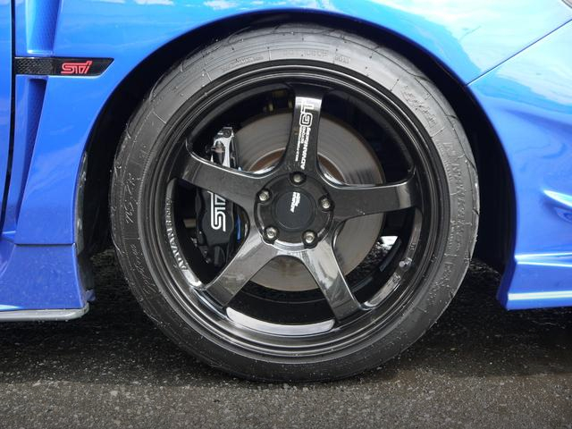 ADVAN racing rim.