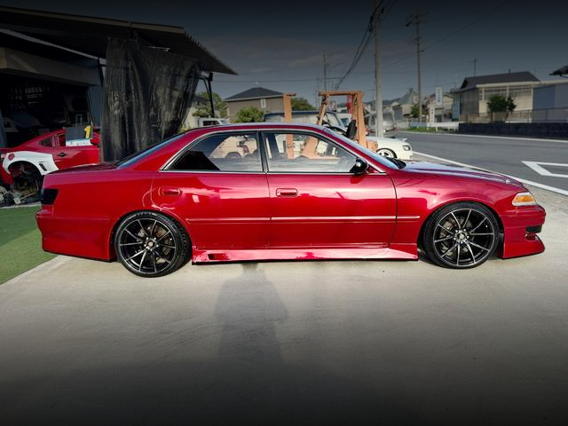 Side exterior of X100 TOYOTA MARK II.