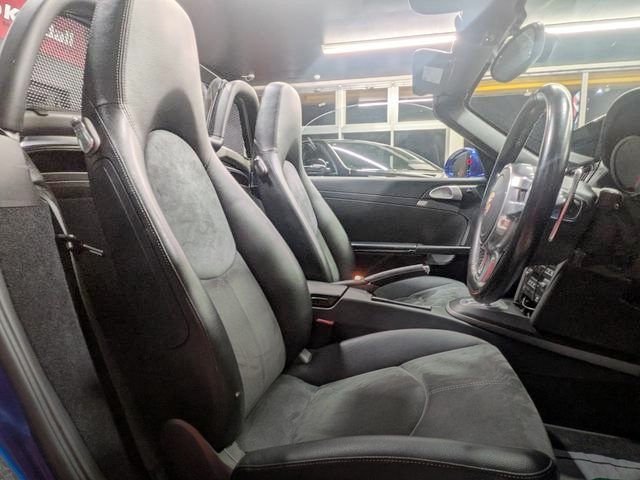 Seats of TRA-KYOTO PANDEM WIDEBODY 987 PORSCHE BOXSTER.