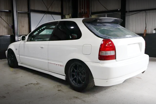 Rear exterior of EK4 HONDA CIVIC SiR.