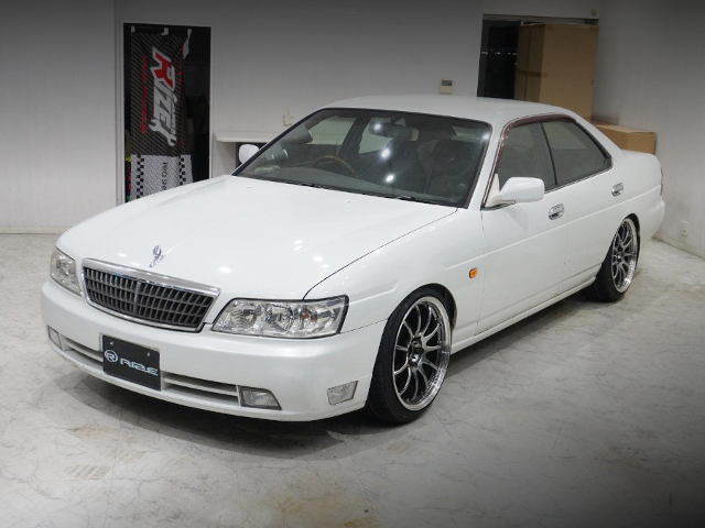 Front exterior of C35 NISSAN LAUREL.