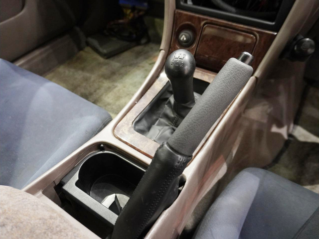 5-Speed Manual Shift Knob of C35 NISSAN LAUREL.