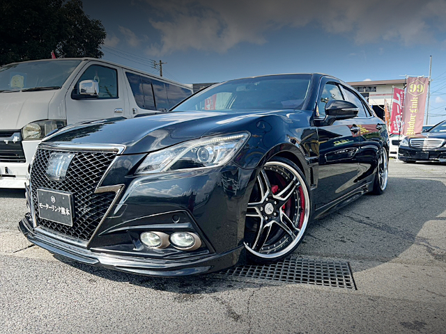 Front exterior of SENSE BRAND DEMO CAR AWS210 CROWN HYBRID ATHLETE S BLACK STYLE.